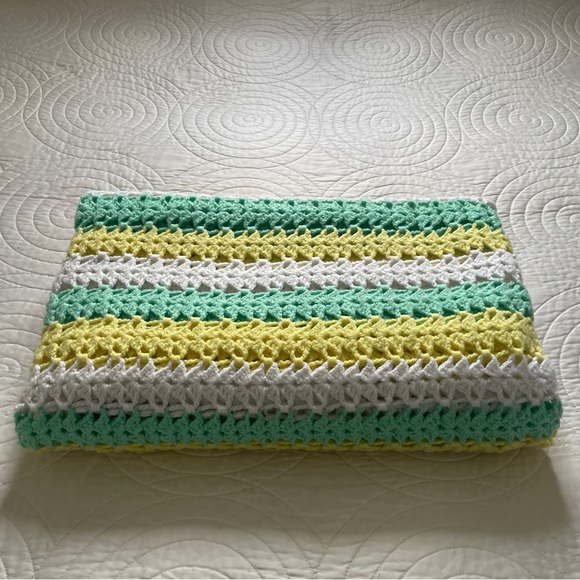 Vintage crochet grandma blanket, sea foam green, yellow, white. Cottage core - Picture 3 of 5